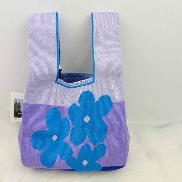 NWT Cute Blue Flower Compact Stylish Essentials Handheld Bag - Picture 3 of 8